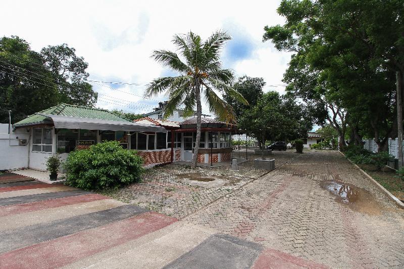 Oyo 347 Hotel Empryean Katunayaka Exterior photo