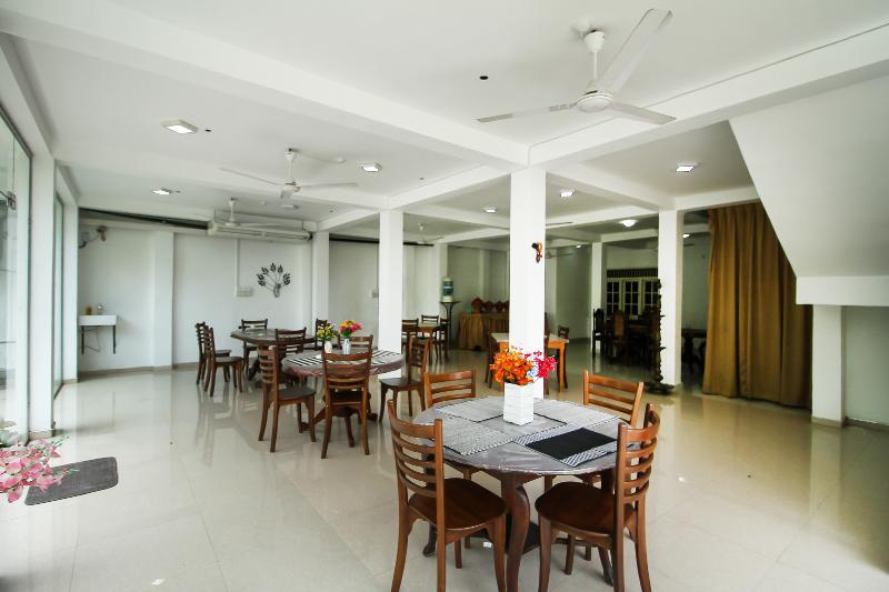 Oyo 347 Hotel Empryean Katunayaka Exterior photo
