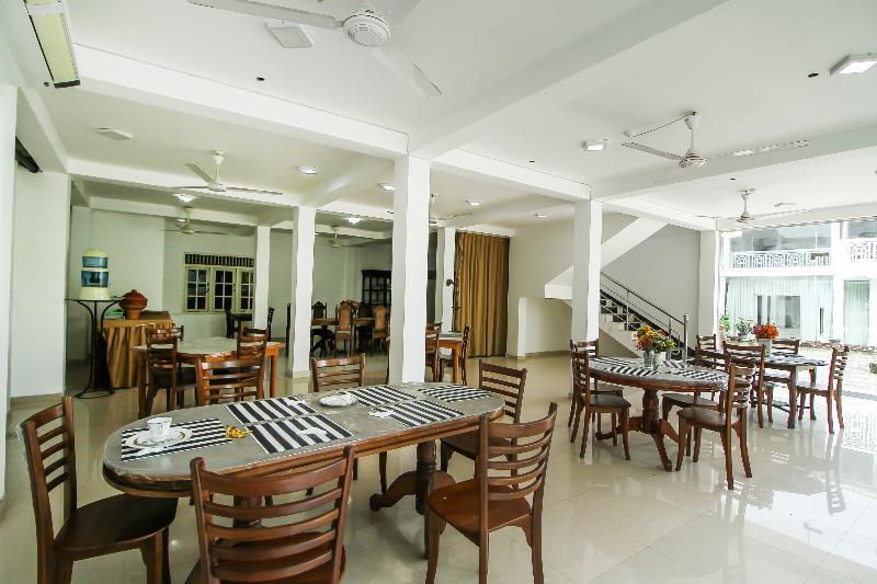 Oyo 347 Hotel Empryean Katunayaka Exterior photo